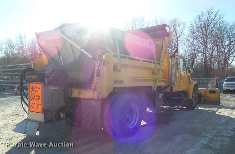 image for item DC7426 2001 International 4900 Crew Cab dump truck