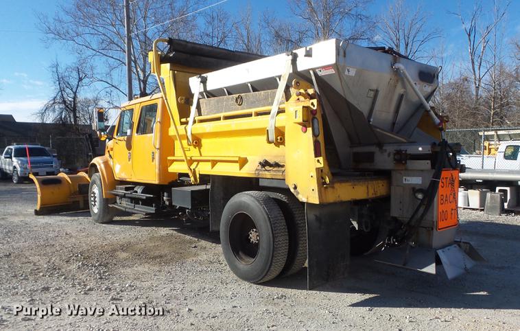 image for item DC7426 2001 International 4900 Crew Cab dump truck