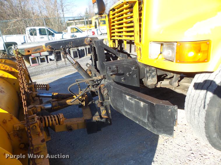 image for item DC7426 2001 International 4900 Crew Cab dump truck