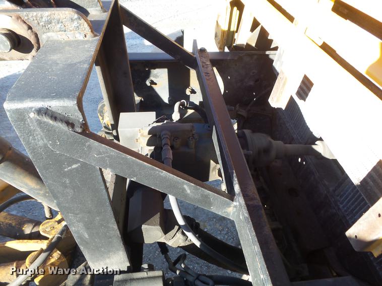 image for item DC7426 2001 International 4900 Crew Cab dump truck