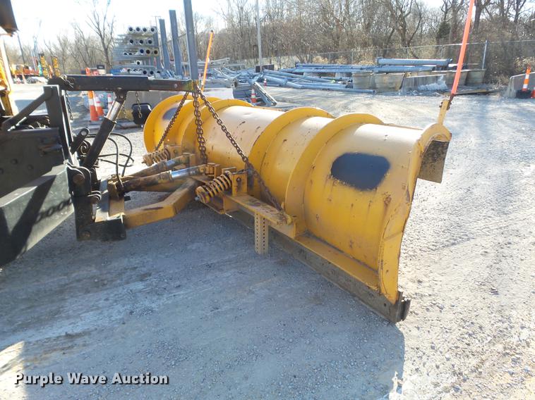 image for item DC7426 2001 International 4900 Crew Cab dump truck