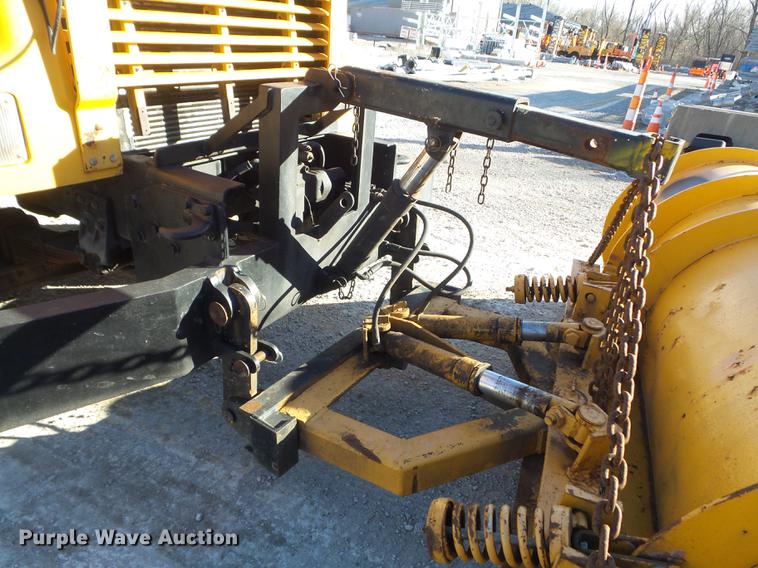 image for item DC7426 2001 International 4900 Crew Cab dump truck