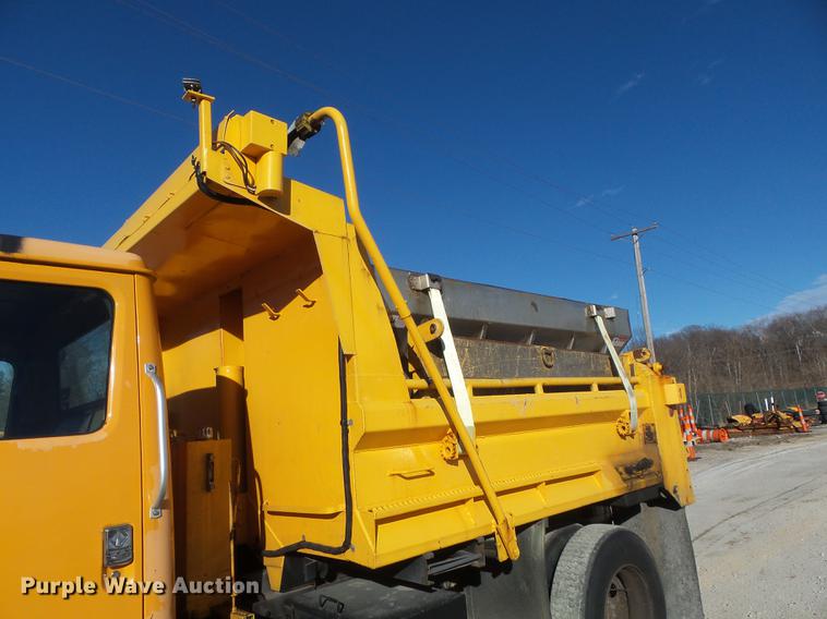 image for item DC7426 2001 International 4900 Crew Cab dump truck