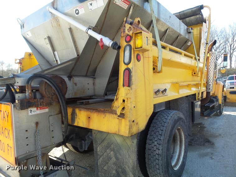 image for item DC7426 2001 International 4900 Crew Cab dump truck