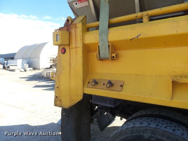 image for item DC7426 2001 International 4900 Crew Cab dump truck