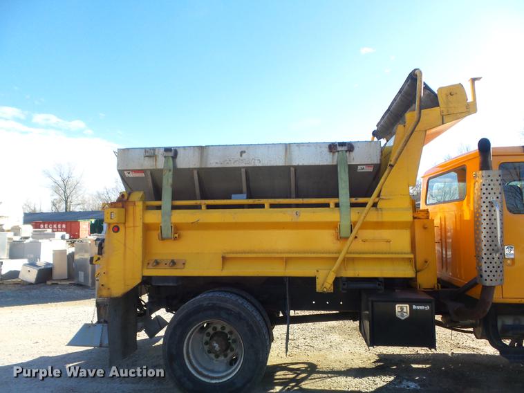image for item DC7426 2001 International 4900 Crew Cab dump truck