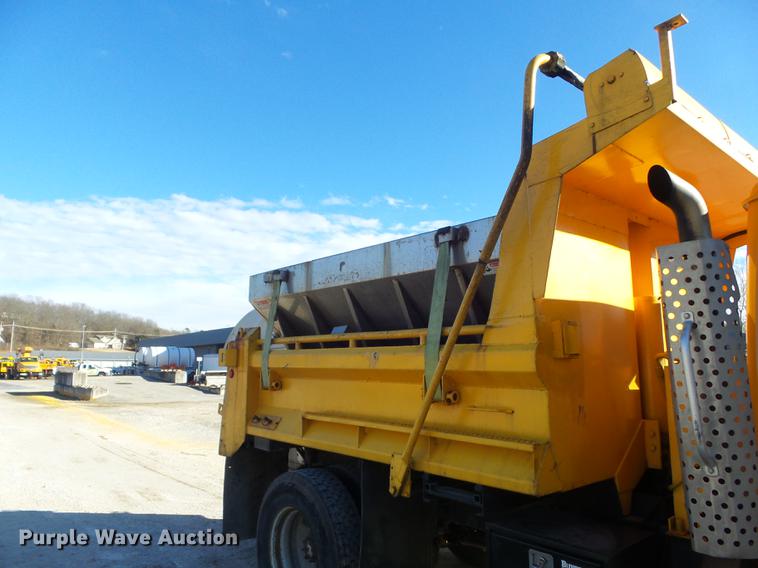 image for item DC7426 2001 International 4900 Crew Cab dump truck