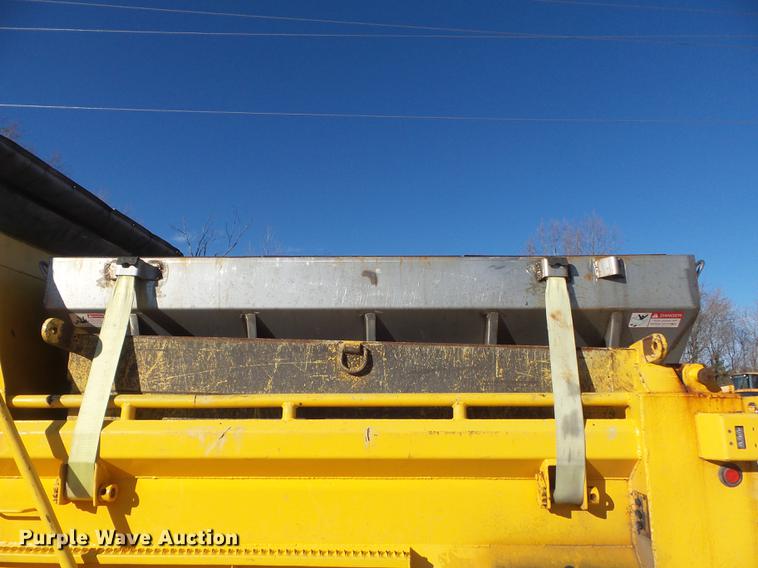 image for item DC7426 2001 International 4900 Crew Cab dump truck