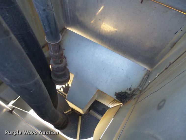 image for item DC7426 2001 International 4900 Crew Cab dump truck