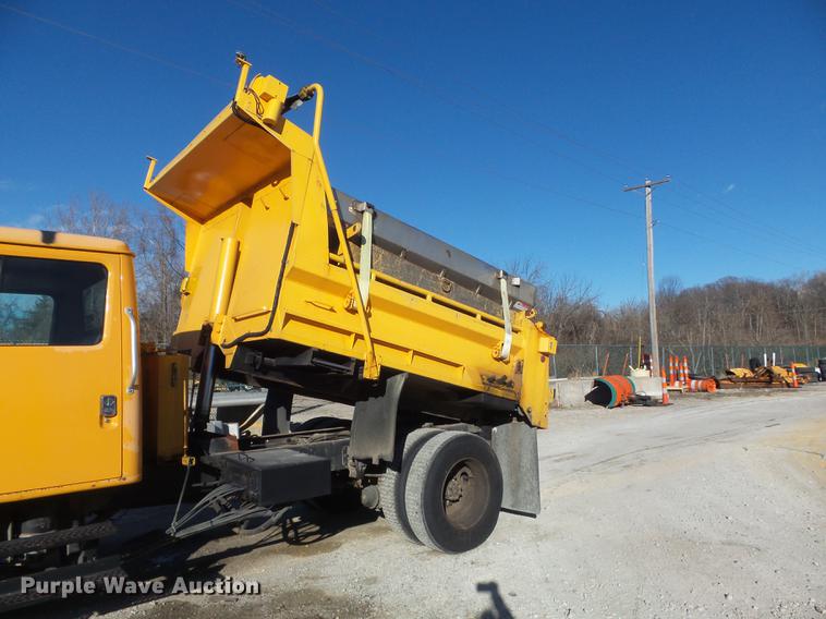 image for item DC7426 2001 International 4900 Crew Cab dump truck