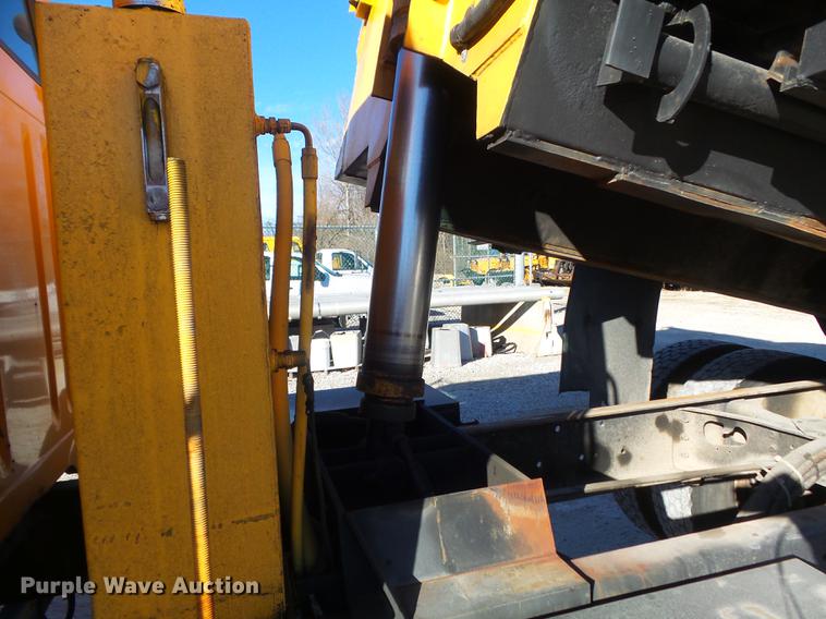 image for item DC7426 2001 International 4900 Crew Cab dump truck