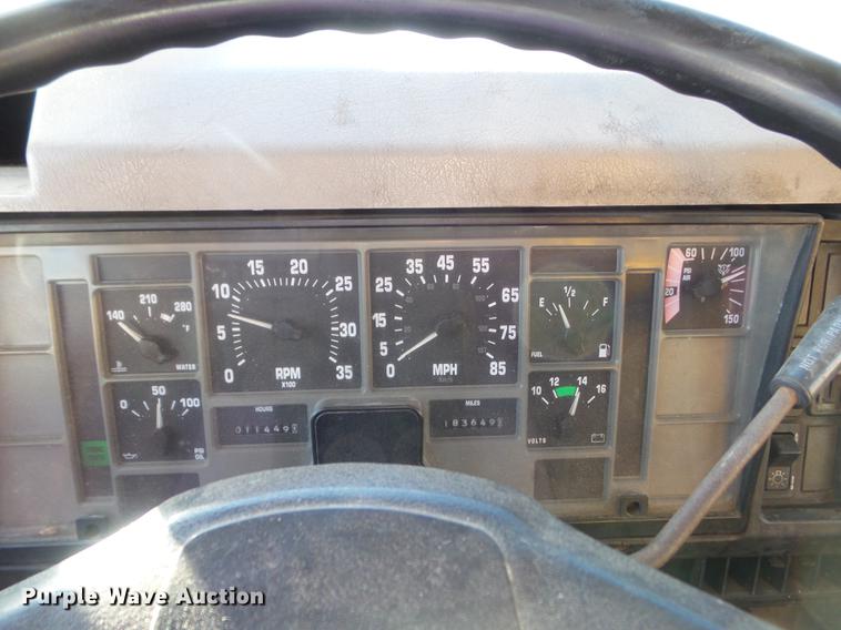 image for item DC7426 2001 International 4900 Crew Cab dump truck