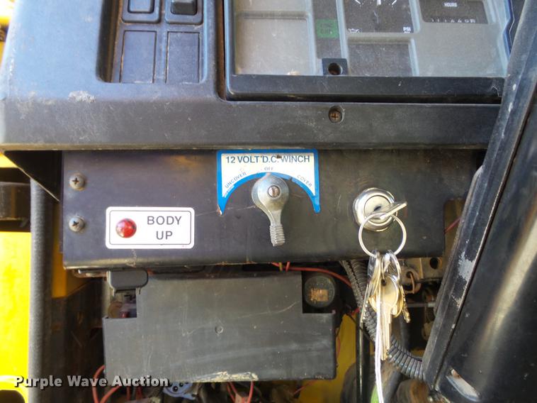 image for item DC7426 2001 International 4900 Crew Cab dump truck