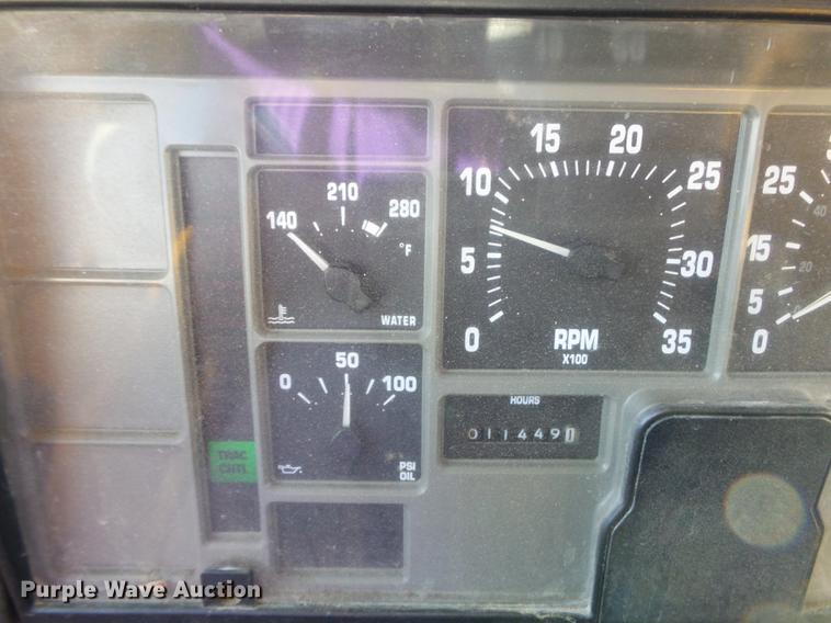 image for item DC7426 2001 International 4900 Crew Cab dump truck