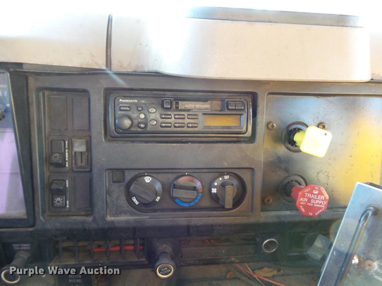 image for item DC7426 2001 International 4900 Crew Cab dump truck