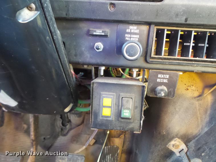 image for item DC7426 2001 International 4900 Crew Cab dump truck