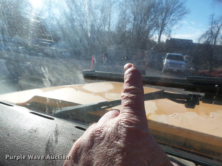 image for item DC7426 2001 International 4900 Crew Cab dump truck