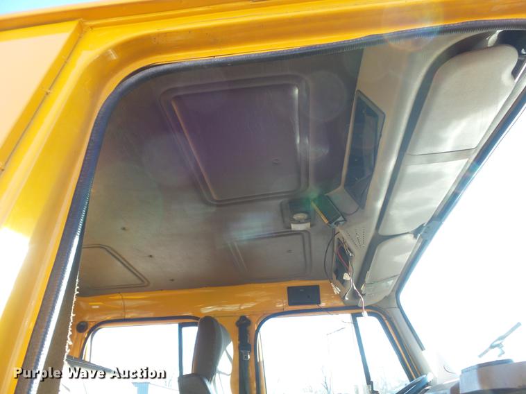 image for item DC7426 2001 International 4900 Crew Cab dump truck