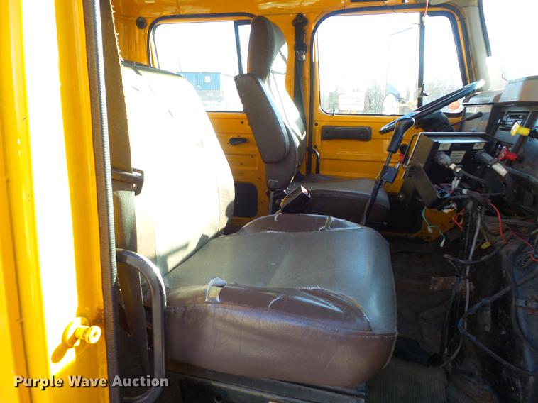 image for item DC7426 2001 International 4900 Crew Cab dump truck