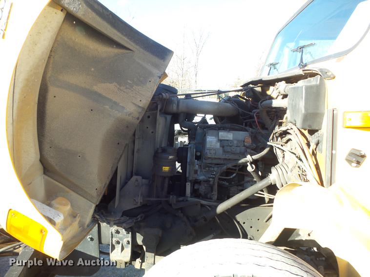 image for item DC7426 2001 International 4900 Crew Cab dump truck