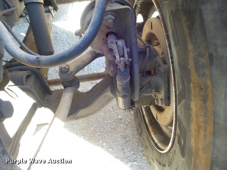 image for item DC7426 2001 International 4900 Crew Cab dump truck