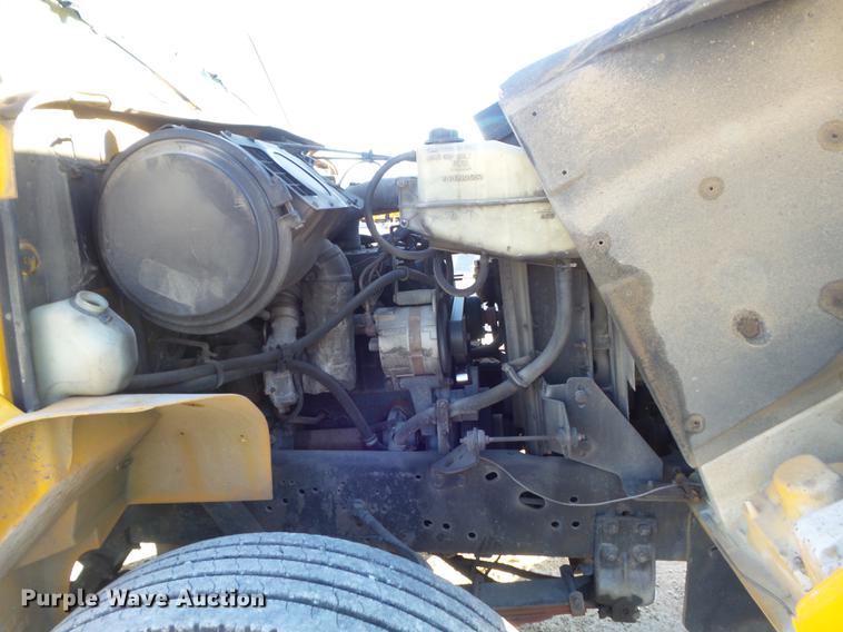 image for item DC7426 2001 International 4900 Crew Cab dump truck