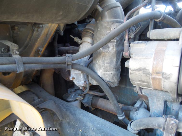 image for item DC7426 2001 International 4900 Crew Cab dump truck