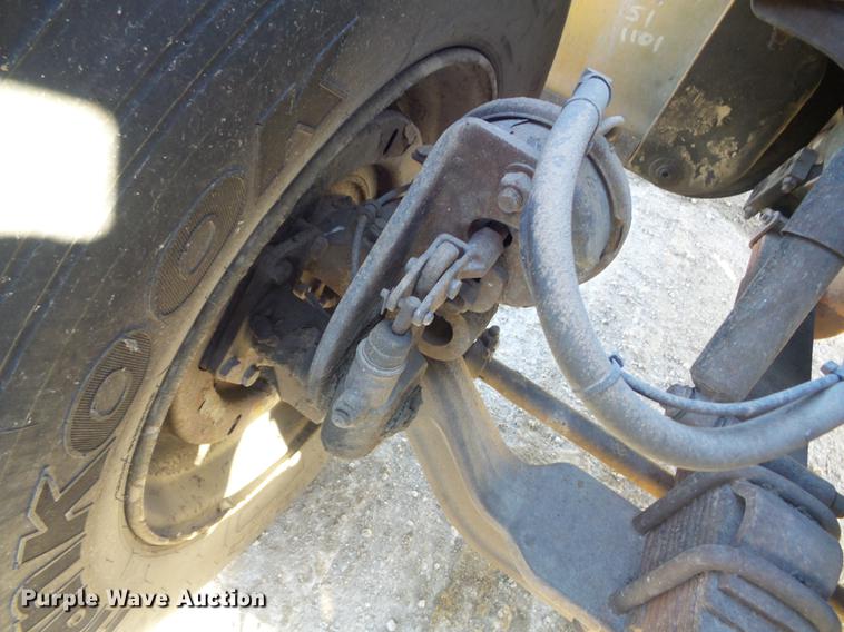 image for item DC7426 2001 International 4900 Crew Cab dump truck