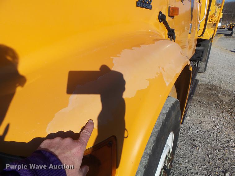 image for item DC7426 2001 International 4900 Crew Cab dump truck