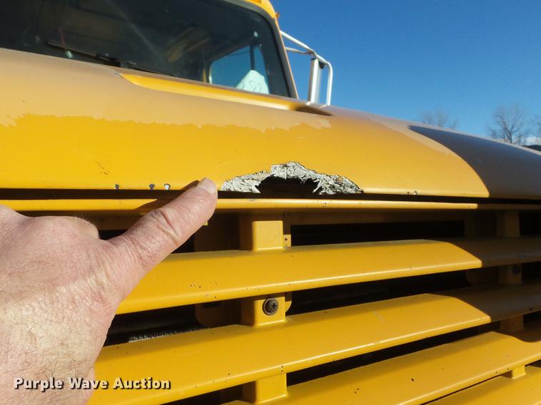 image for item DC7426 2001 International 4900 Crew Cab dump truck