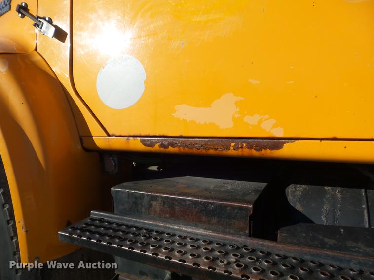 image for item DC7426 2001 International 4900 Crew Cab dump truck