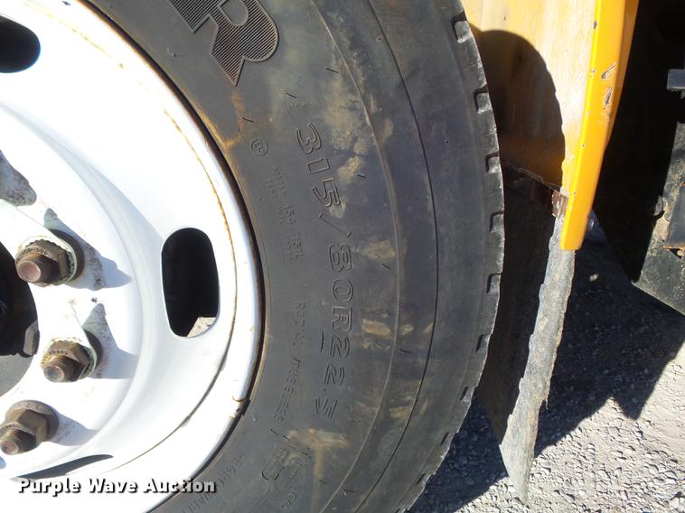 image for item DC7426 2001 International 4900 Crew Cab dump truck