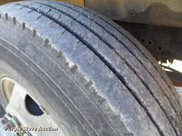 image for item DC7426 2001 International 4900 Crew Cab dump truck