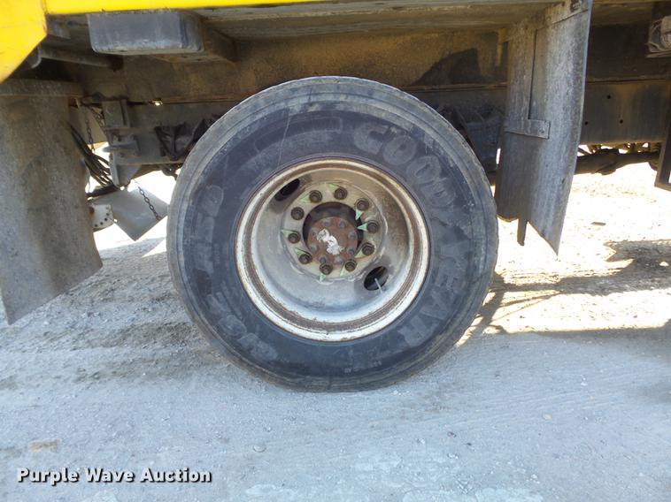 image for item DC7426 2001 International 4900 Crew Cab dump truck