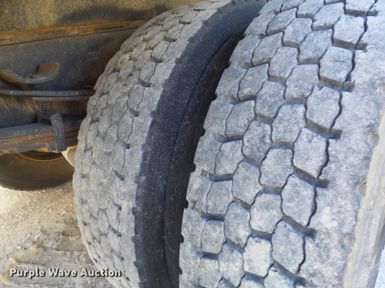 image for item DC7426 2001 International 4900 Crew Cab dump truck