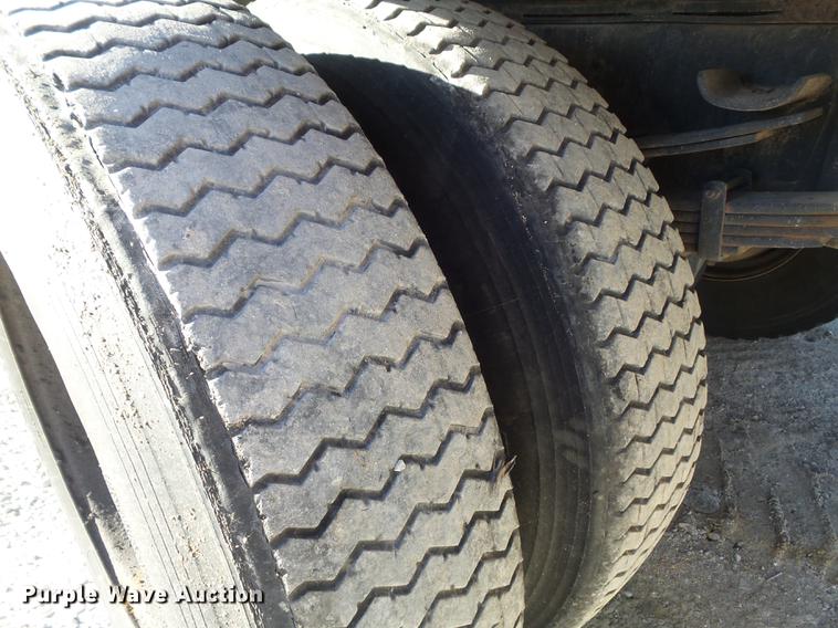 image for item DC7426 2001 International 4900 Crew Cab dump truck