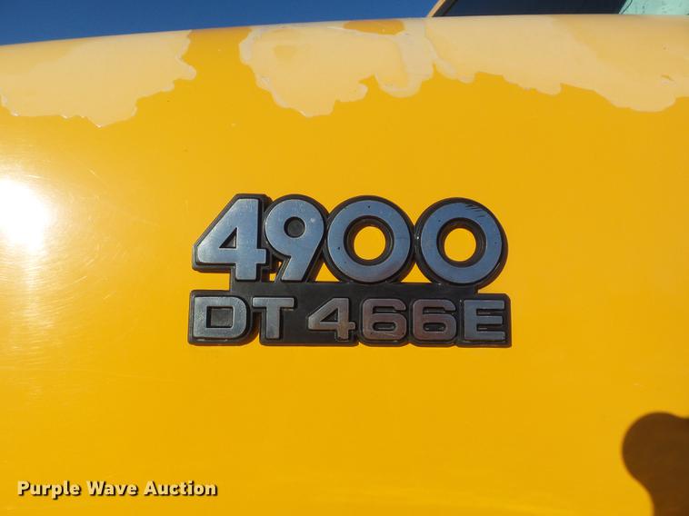 image for item DC7426 2001 International 4900 Crew Cab dump truck