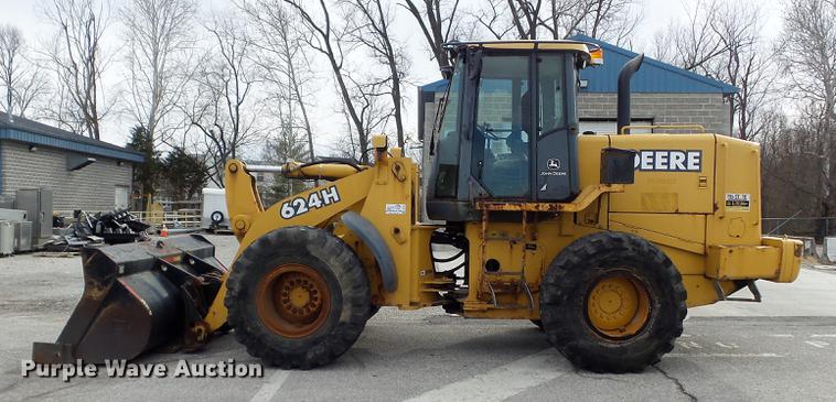 image for item DC7427 2003 John Deere 624H wheel loader