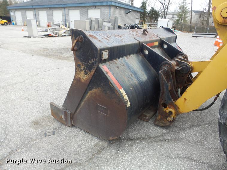 image for item DC7427 2003 John Deere 624H wheel loader