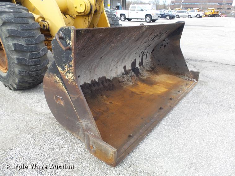 image for item DC7427 2003 John Deere 624H wheel loader