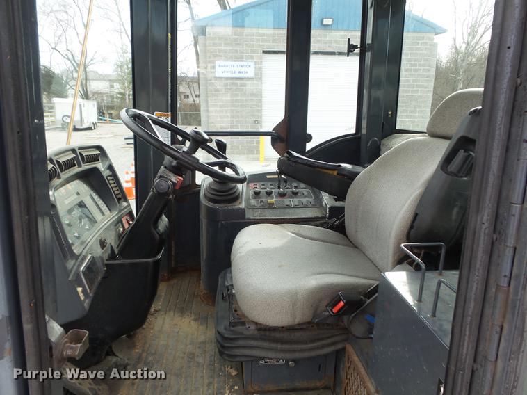 image for item DC7427 2003 John Deere 624H wheel loader