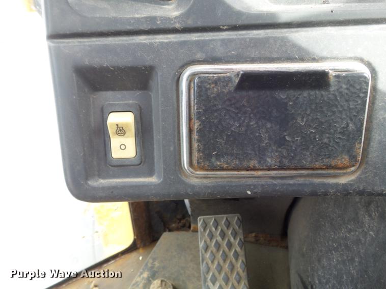 image for item DC7427 2003 John Deere 624H wheel loader