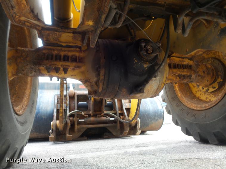 image for item DC7427 2003 John Deere 624H wheel loader