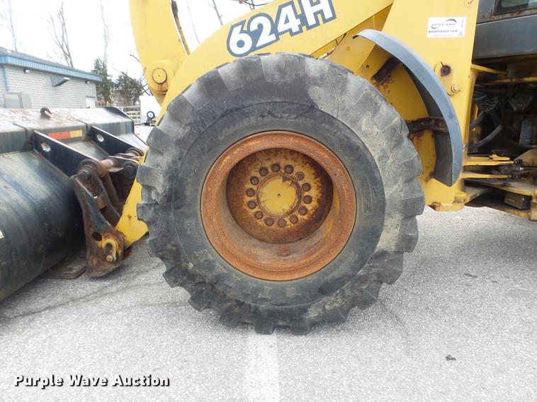 image for item DC7427 2003 John Deere 624H wheel loader