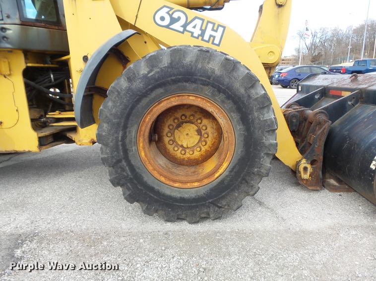 image for item DC7427 2003 John Deere 624H wheel loader