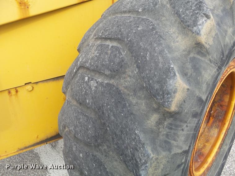 image for item DC7427 2003 John Deere 624H wheel loader