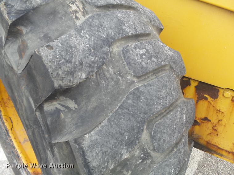 image for item DC7427 2003 John Deere 624H wheel loader