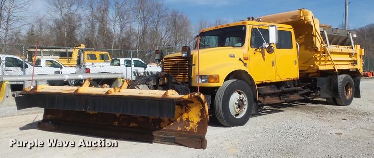 image for item DC7430 2000 International 4900 dump truck