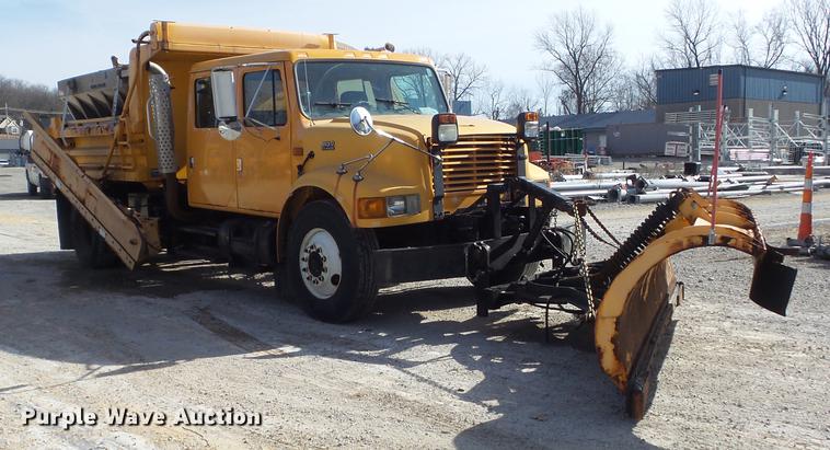 image for item DC7430 2000 International 4900 dump truck
