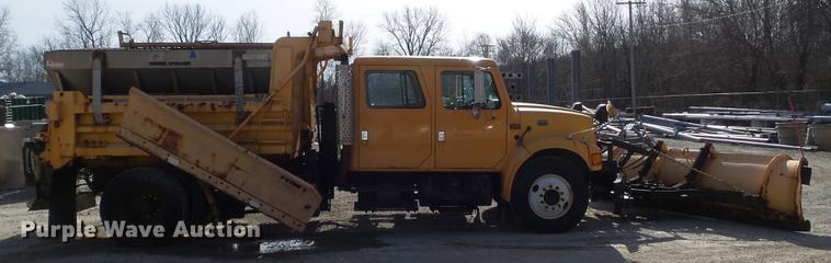 image for item DC7430 2000 International 4900 dump truck